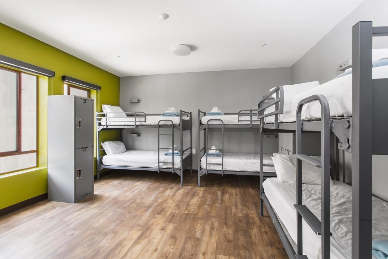 Bed Women's 8-Bed Dormitory,744361048:JPEG